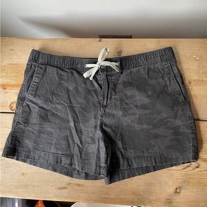 Vuori Ripstop shorts in Black Camouflage, Size XL, EUC.